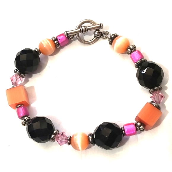 VINTAGE MULTICOLORED ROUND AND SQUARE GLASS BEADED TOGGLE 7.5" BRACELET - Picture 3 of 9